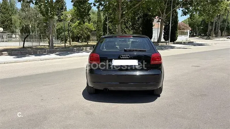 Usado Audi A3 Ambition 105 CV (77 kW) 2010 Negro Utilitario