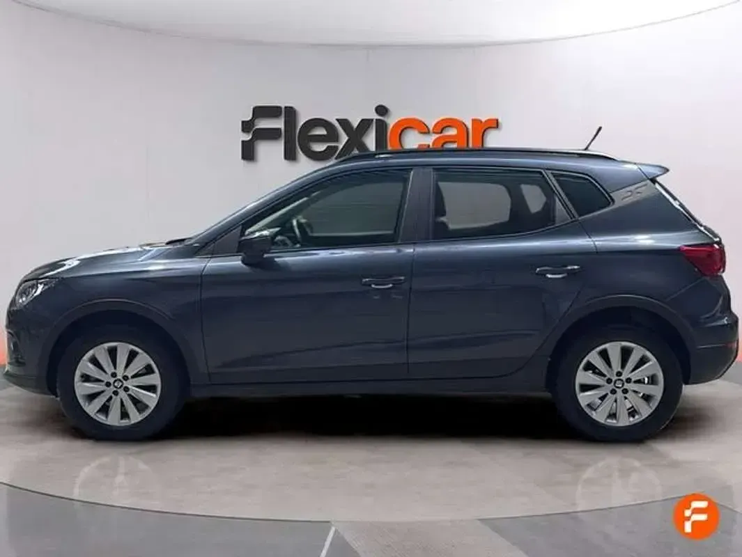 Usado Seat Arona Style 110 CV (80 kW) 2021 Gris SUV