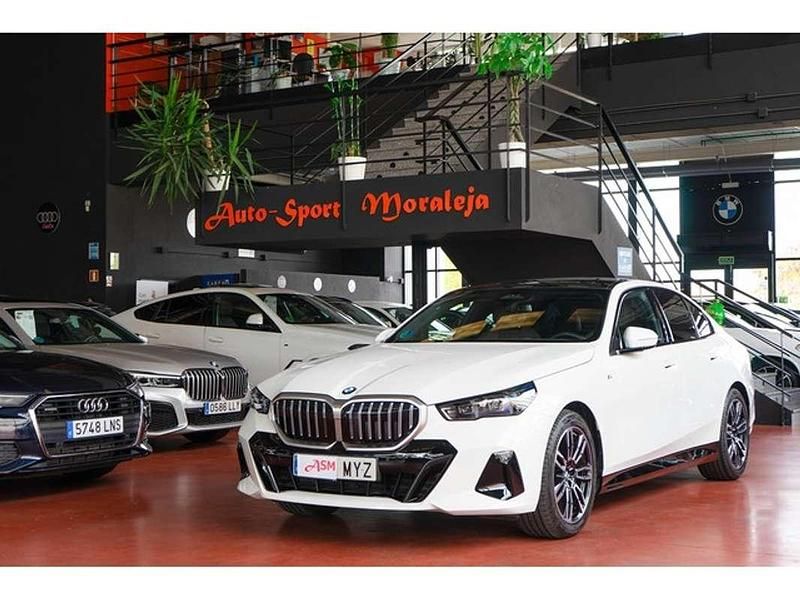Blanco Usado 2025 BMW 520 Sport Line Berlina | 51.900 € (Caro) - Imagen 1/4