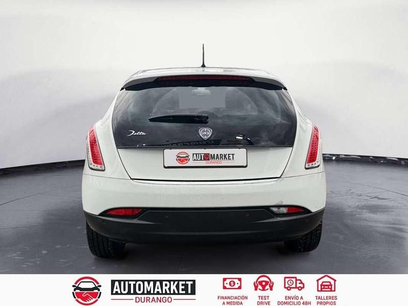 Usado Lancia Delta 120 CV (88 kW) 2012 Blanco Utilitario