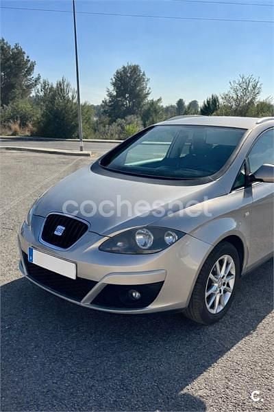 Usado Seat Altea XL Style 105 CV (77 kW) 2011 Gris / plata Monovolumen