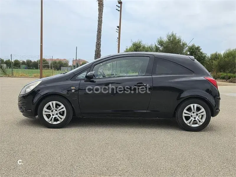Usado Opel Corsa 85 CV (62 kW) 2010 Negro Utilitario