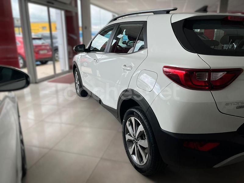 Usado Kia Stonic 101 CV (74 kW) 2025 Blanco SUV