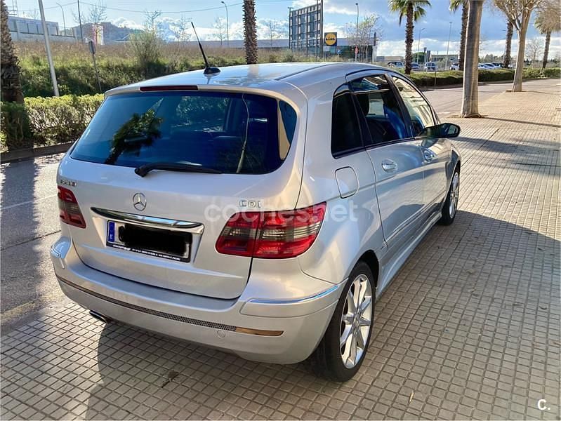 Usado Mercedes B200 140 CV (102 kW) 2006 Gris / plata Monovolumen