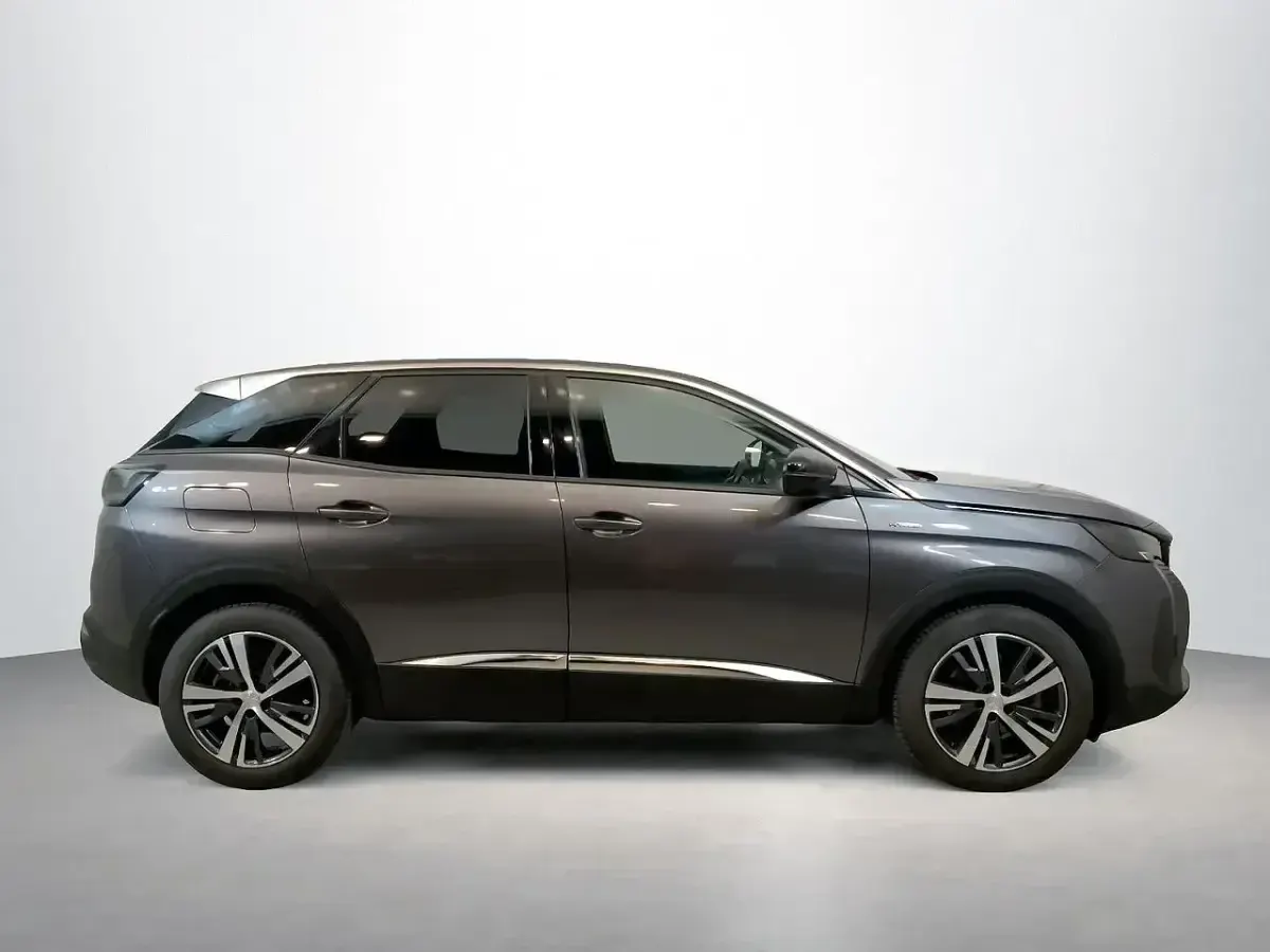 Usado Peugeot 3008 Allure 227 CV (166 kW) 2022 Gris / plata SUV