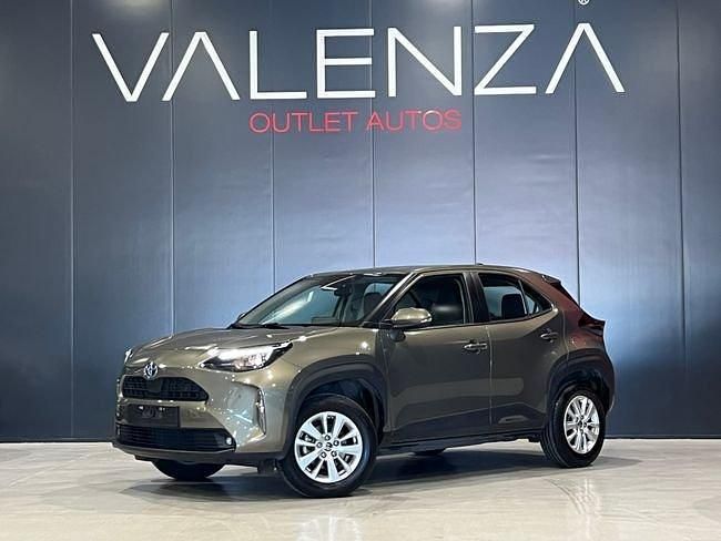 Usado Toyota Yaris Cross Style 116 CV (85 kW) 2023 Gris / plata SUV