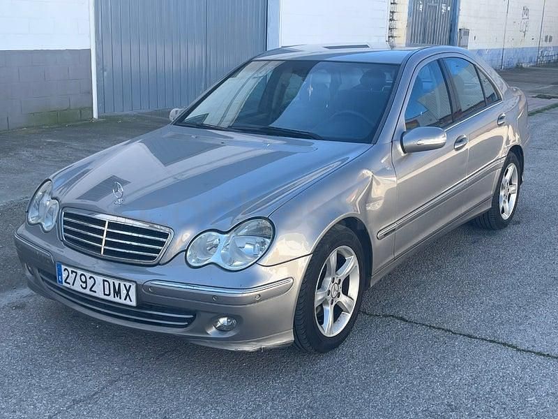 Usado Mercedes C220 Avantgarde 150 CV (110 kW) 2004 Beige Berlina