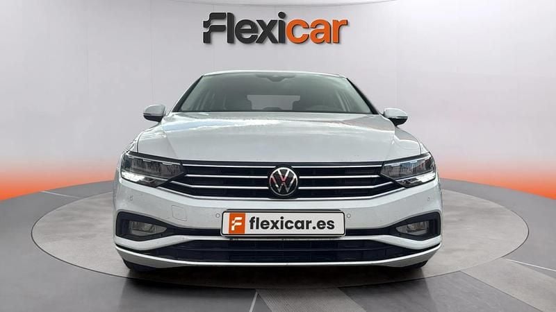 Usado VW Passat 122 CV (89 kW) 2020 Gris Berlina