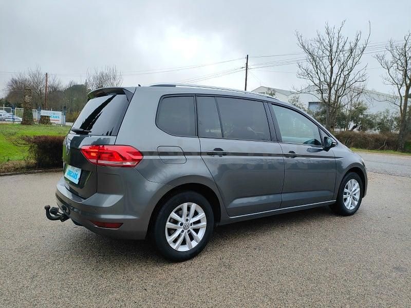 Usado VW Touran Advance 115 CV (84 kW) 2018 Gris / plata Monovolumen