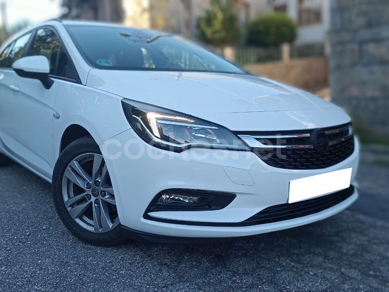 Blanco Usado 2019 Opel Astra Dynamic Familiar | 12.500 € (Un poco caro) - Imagen 1/4