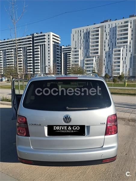 Usado VW Touran Edition 105 CV (77 kW) 2008 Gris / plata Monovolumen