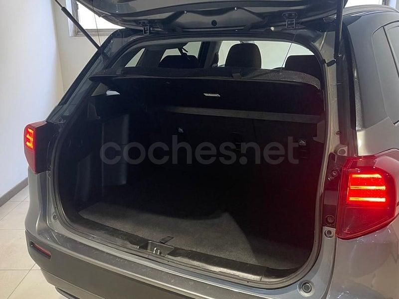 Usado Suzuki Vitara 129 CV (94 kW) 2023 Gris / plata SUV
