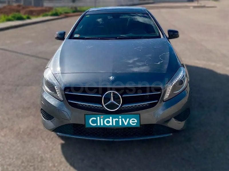 Usado Mercedes A180 Style 109 CV (80 kW) 2014 Gris / plata Berlina