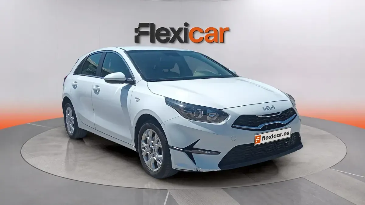 Usado Kia Ceed 136 CV (100 kW) 2023 Blanco Utilitario