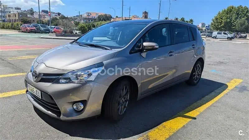 Usado Toyota Verso Advance 112 CV (82 kW) 2016 Beige Monovolumen
