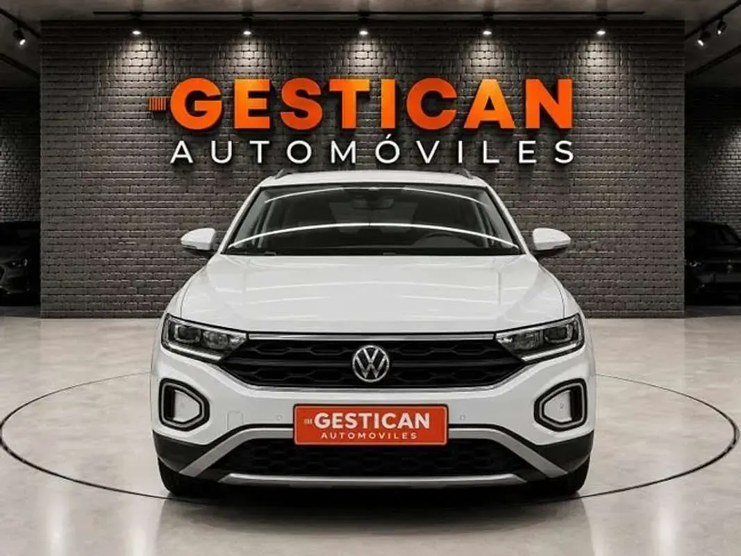 Usado VW T-Roc Life 110 CV (80 kW) 2023 Blanco SUV
