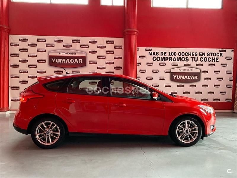Usado Ford Focus Sport 125 CV (91 kW) 2015 Rojo Berlina