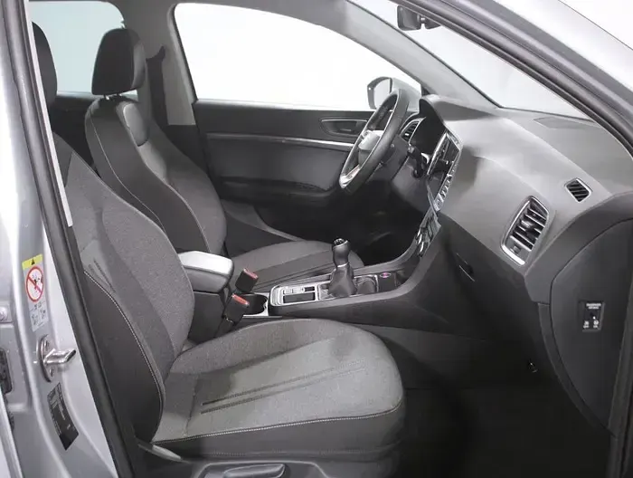 Usado Seat Ateca Style 150 CV (110 kW) 2025 Gris plata SUV