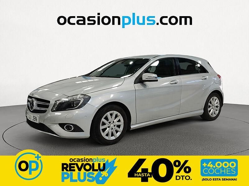 Usado Mercedes A180 Style 109 CV (80 kW) 2013 Gris plata Utilitario