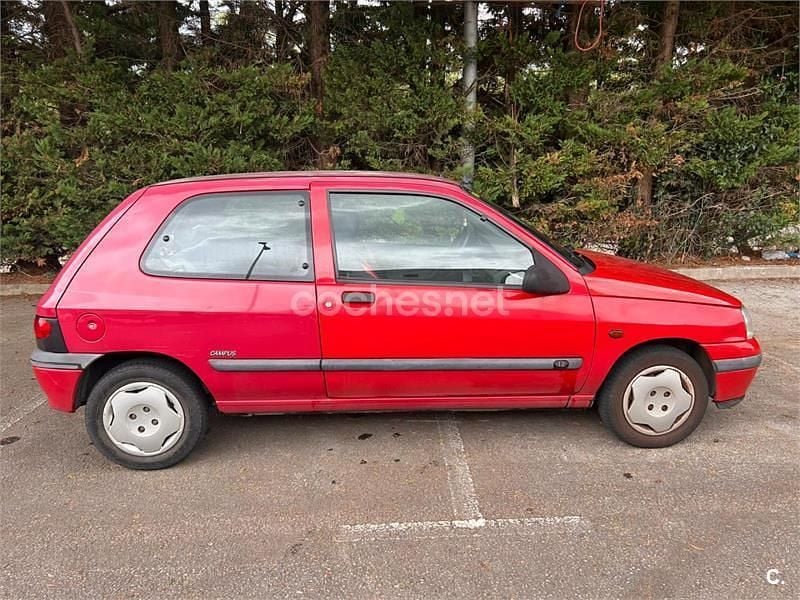 Rojo Usado 1996 Renault Clio Campus Berlina | 990 € - Imagen 1/4