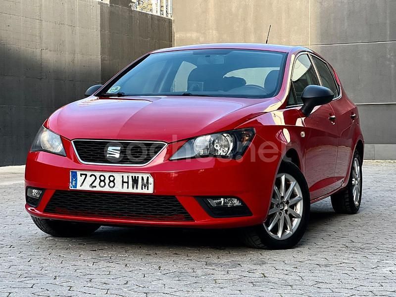 Usado Seat Ibiza Reference 90 CV (66 kW) 2014 Rojo Berlina
