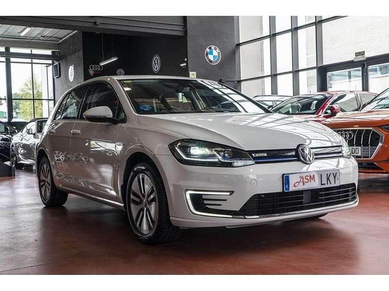 Begagnad VW e-Golf 100 kW (136 HK) 2020 Vit Halvkombi