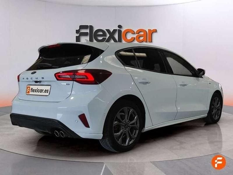 Usado Ford Focus ST-Line 125 CV (91 kW) 2022 Blanco Berlina