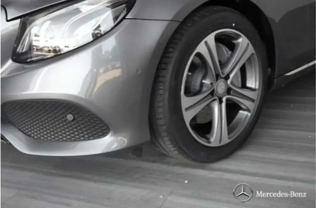 Usado Mercedes E320 Avantgarde 197 CV (144 kW) 2017 Gris Berlina