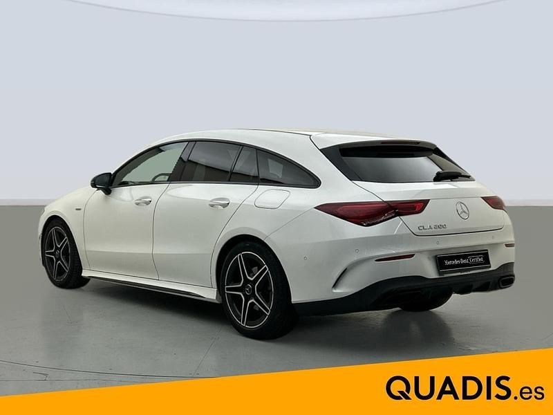 Usado Mercedes CLA200 163 CV (119 kW) 2021 Blanco Familiar