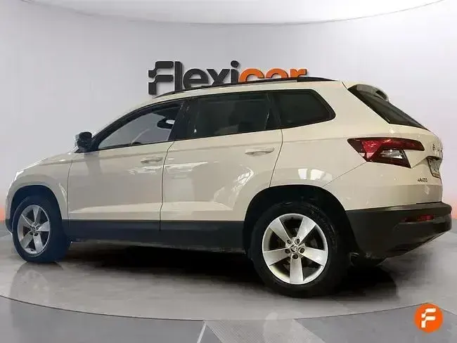 Usado Skoda Karoq Ambition 150 CV (110 kW) 2020 Blanco SUV