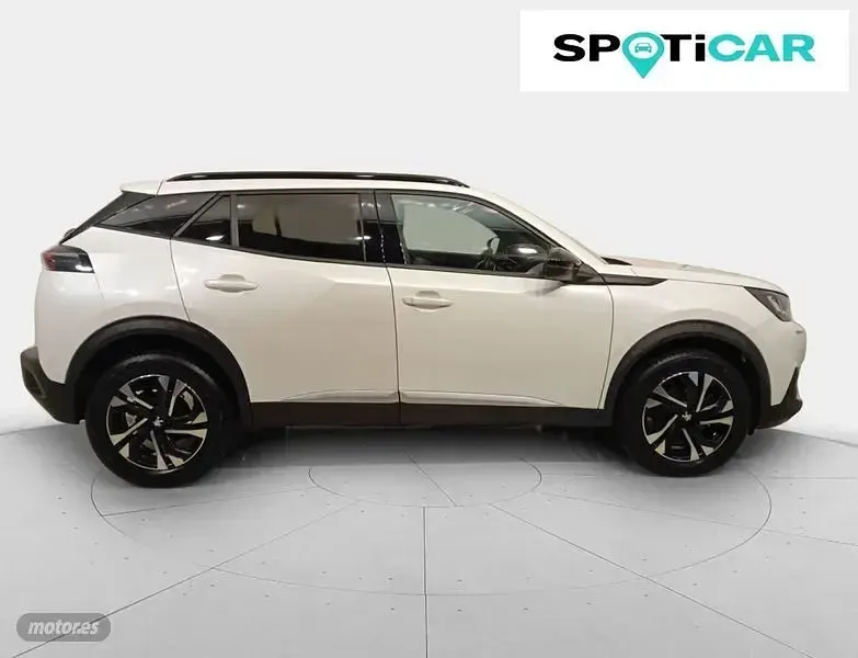 Usado Peugeot 2008 Allure 131 CV (96 kW) 2022 Plateado SUV