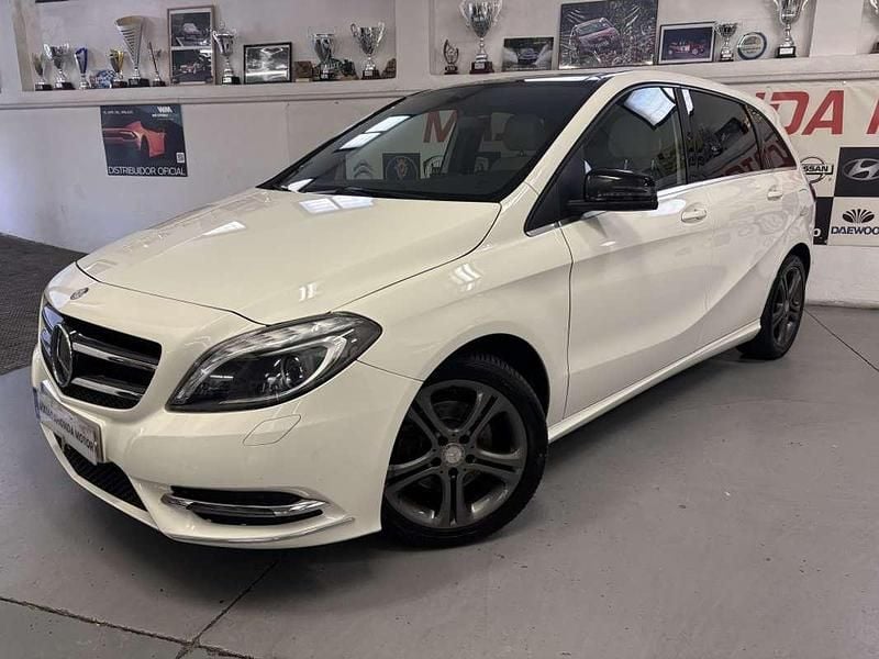 Usado Mercedes B200 156 CV (114 kW) 2014 Blanco Monovolumen