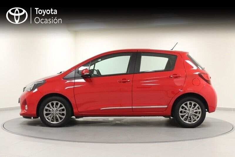 Usado Toyota Yaris Active 100 CV (73 kW) 2016 Rojo