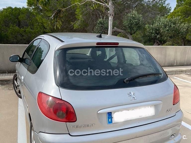 Gris / plata Usado 2005 Peugeot 206 Berlina | 1850 € (Buen precio) - Imagen 1/4