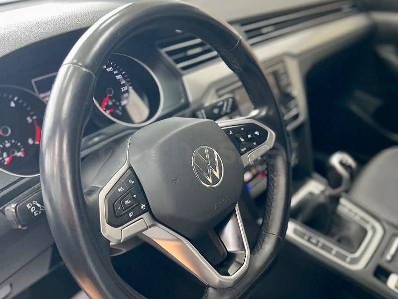 Usado VW Passat Business 150 CV (110 kW) 2021 Blanco Familiar