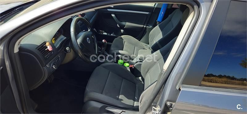 Usado VW Golf IV Highline 115 CV (84 kW) 2006 Gris / plata Berlina