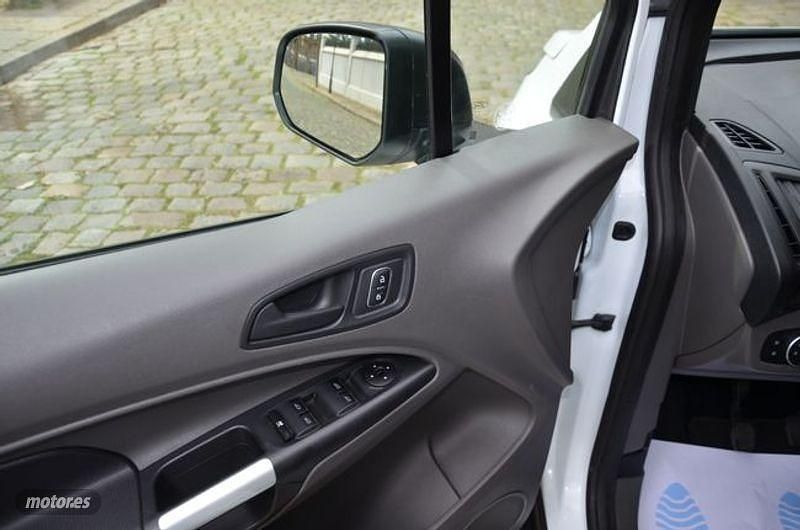 Usado Ford Tourneo Trend 100 CV (73 kW) 2022 Blanco Familiar