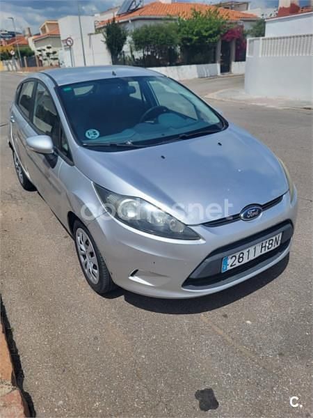 Gris / plata Usado 2011 Ford Fiesta Trend Utilitario | 3300 € (Buen precio) - Imagen 1/4