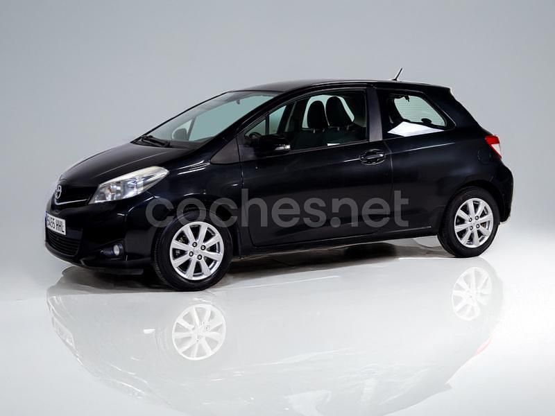 Usado Toyota Yaris Active 69 CV (50 kW) 2011 Negro Utilitario