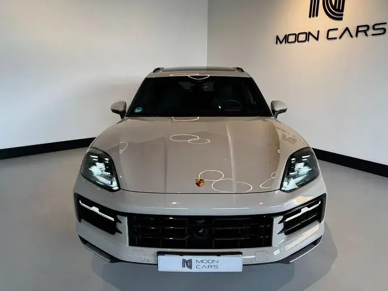 Usado Porsche Cayenne E-Hybrid 470 CV (345 kW) 2025 Gris / plata SUV