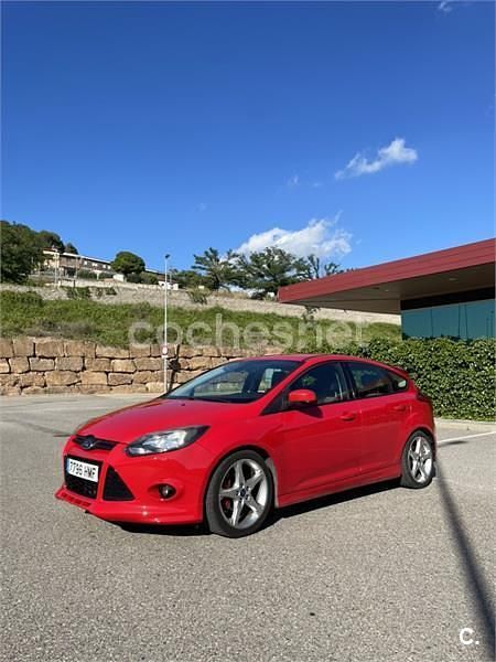 Rojo Usado 2012 Ford Focus Sport Berlina | 6000 € (Precio justo) - Imagen 1/4