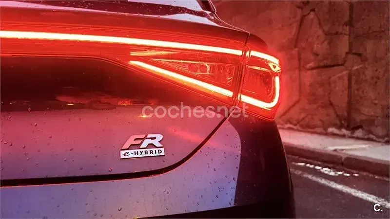 Usado Seat Leon Style 204 CV (150 kW) 2025 Gris / plata Berlina
