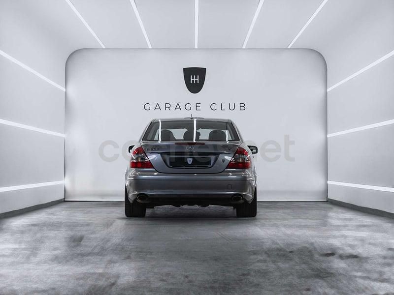 Usado Mercedes E220 Classic 170 CV (125 kW) 2009 Gris / plata Berlina