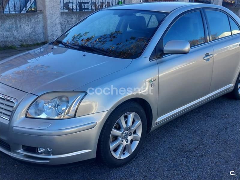 Gris / plata Usado 2005 Toyota Avensis Executive Berlina | 3950 € (Precio justo) - Imagen 1/4