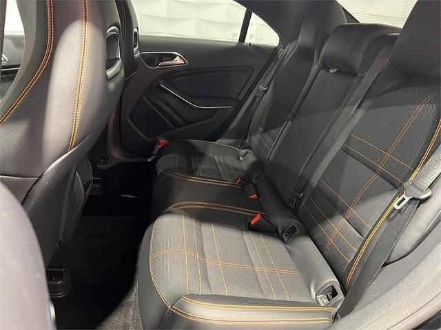 Usado Mercedes CLA220 170 CV (125 kW) 2014 Negronegro Berlina