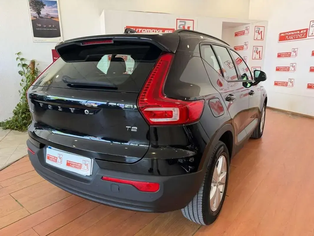 Usado Volvo XC40 Momentum 129 CV (94 kW) 2022 Negro SUV