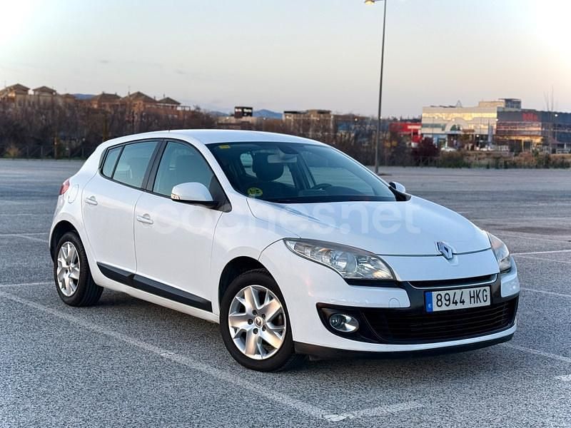 Usado Renault Mégane Dynamique 110 CV (80 kW) 2012 Blanco Berlina