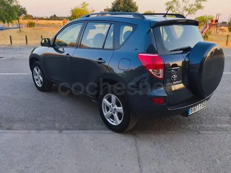 Usado Toyota RAV4 Executive 136 CV (100 kW) 2007 Negro SUV