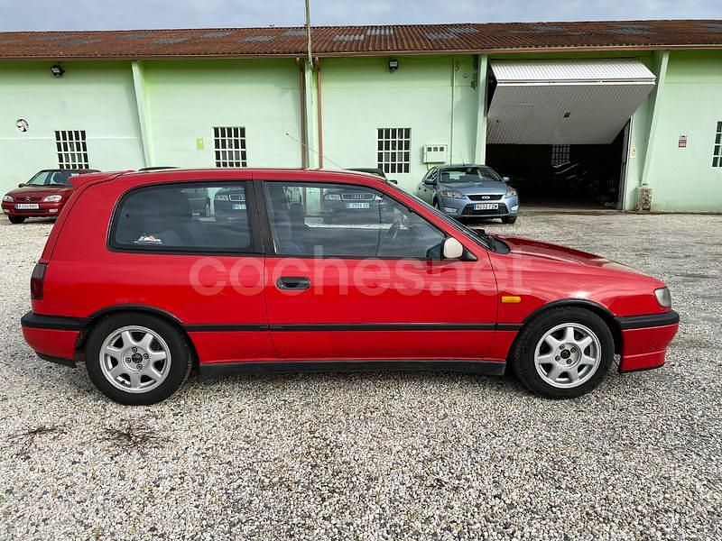 Usado Nissan Sunny 142 CV (104 kW) 1992 Granate Berlina