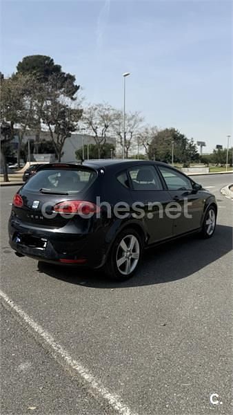 Usado Seat Leon Sport 140 CV (102 kW) 2006 Negro Utilitario